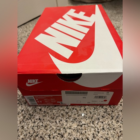 Women’s  Nike Challenger OG. Size 8. Red and white. Worn once - Picture 3 of 3